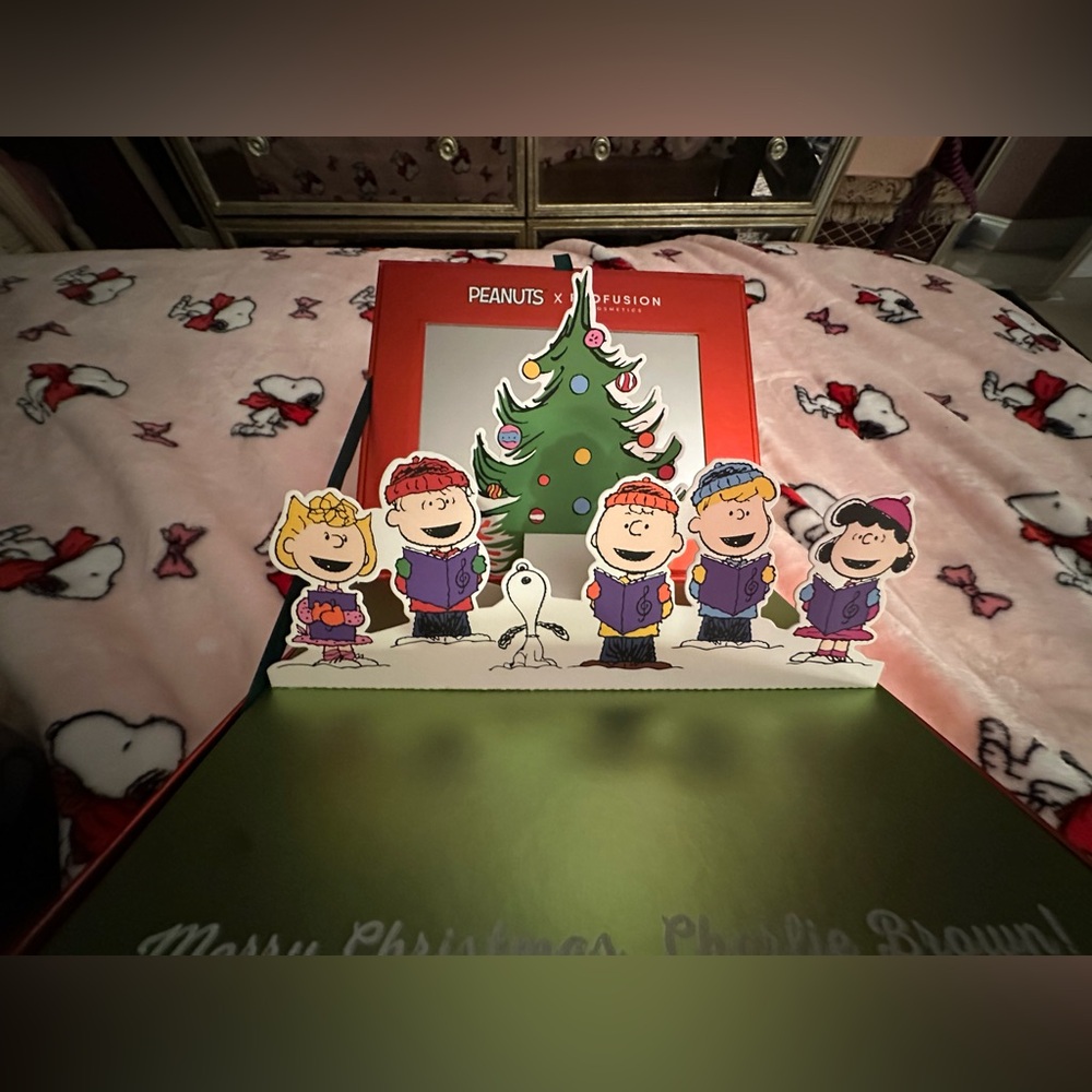 Profusion Cosmetics Peanuts Festive Box - Picture 5 of 7